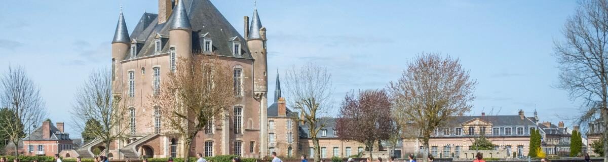 Stade d&rsquo;athlétisme Bellegarde ou le gymnase